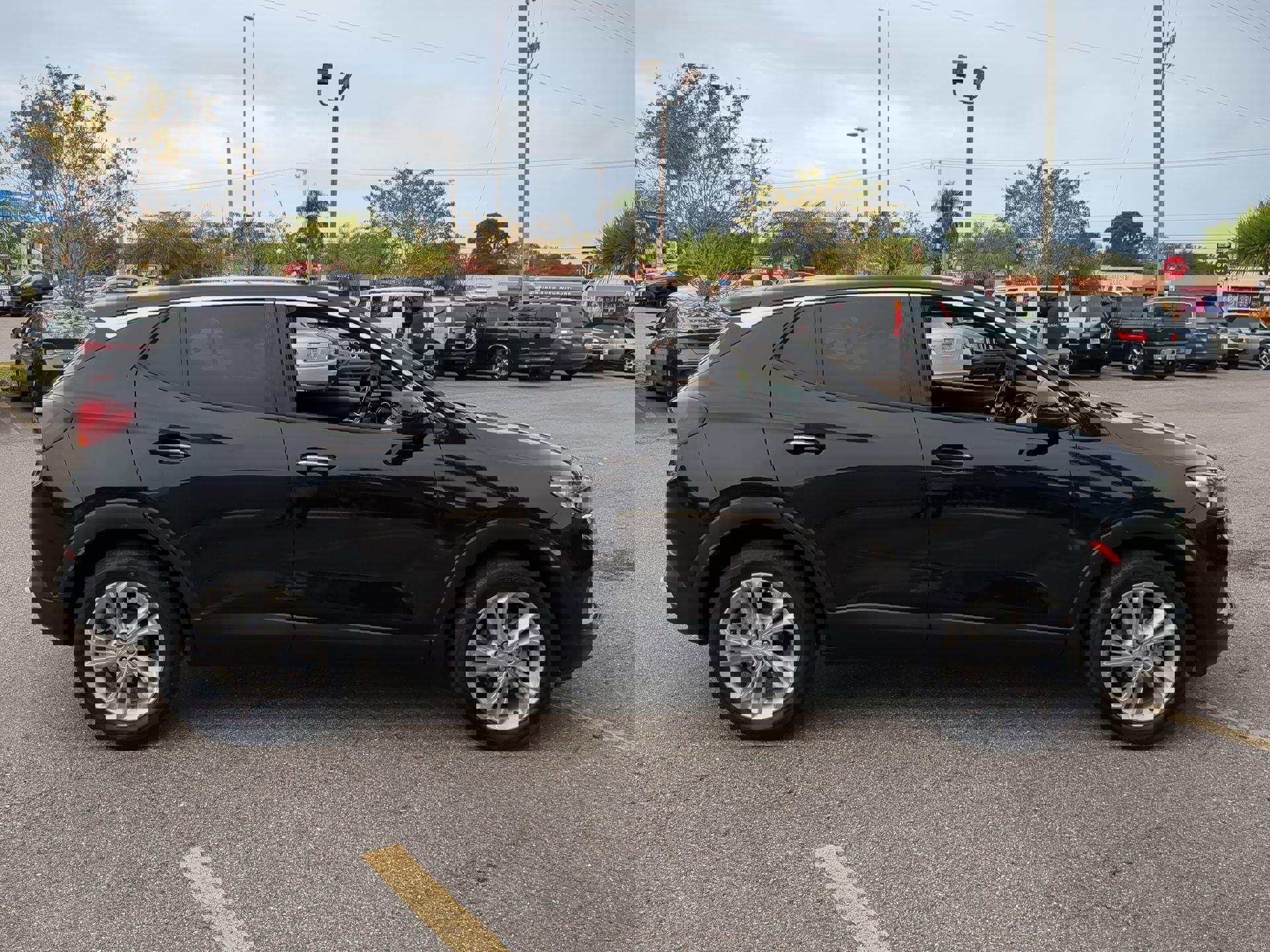 Used 2023 Buick Encore GX Preferred w/ Cold Weather Comfort Package image 5