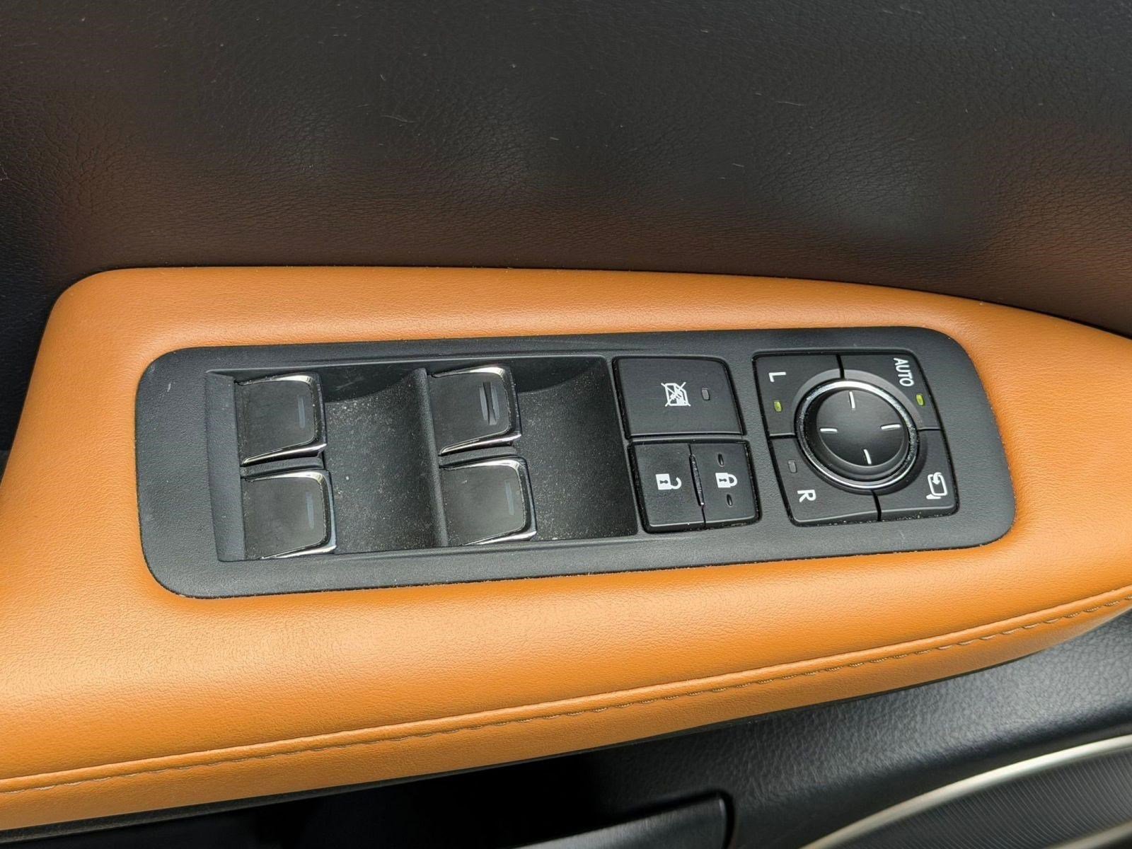 Used 2022 Lexus RX 350L Premium w/ Premium Package AWD/4WD image 24