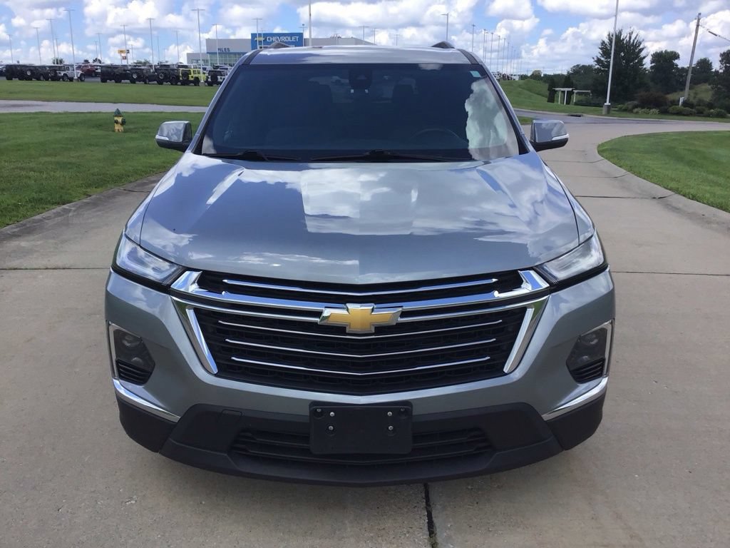 Used 2023 Chevrolet Traverse LT FWD image 2