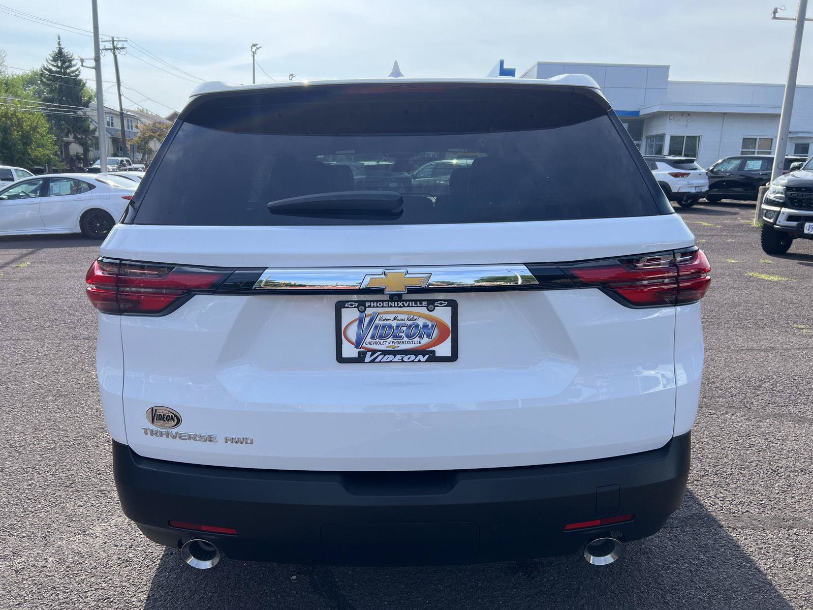 Used 2023 Chevrolet Traverse LS w/ Safety Package AWD/4WD image 6