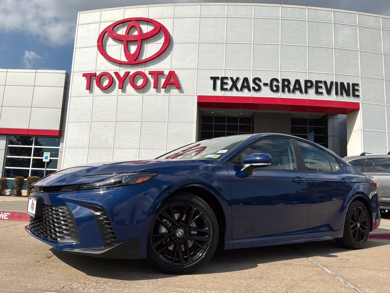 Used 2026 Toyota Camry SE FWD image 2