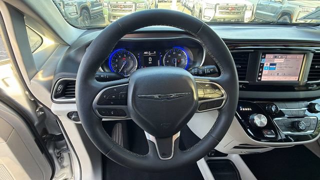 Used 2023 Chrysler Voyager LX FWD image 23
