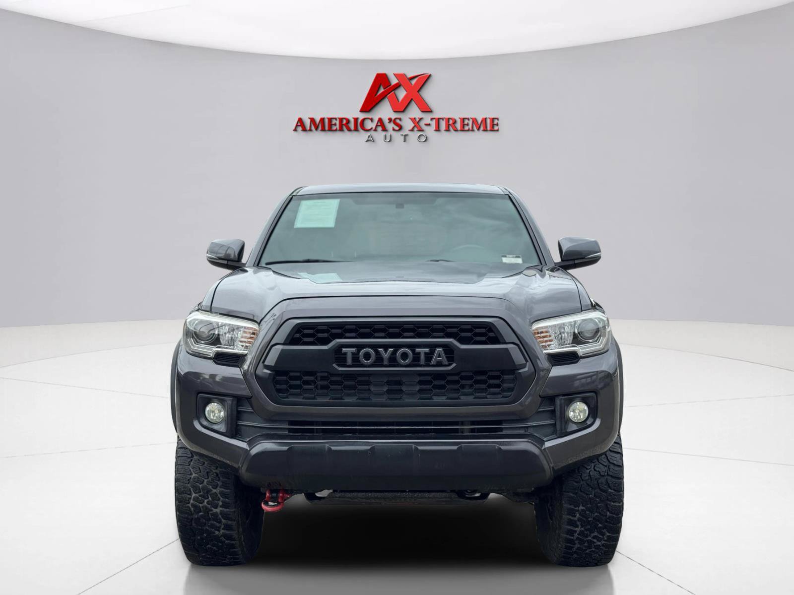 Used 2017 Toyota Tacoma TRD Off-Road w/ Premium & Technology Package AWD/4WD image 9