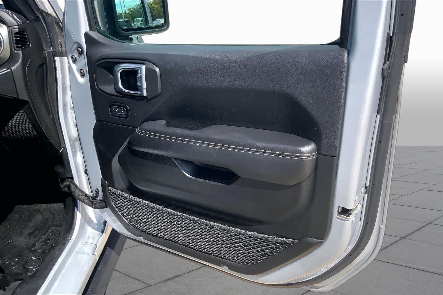 Used 2023 Jeep Wrangler Unlimited Sahara AWD/4WD image 22