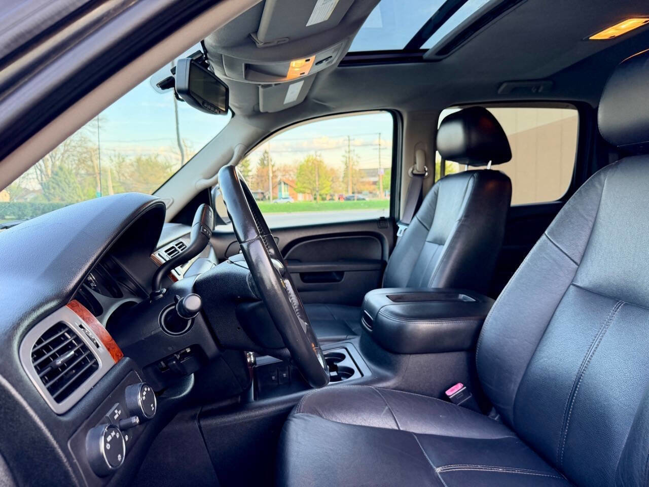 Used 2011 Chevrolet Avalanche LS w/ Regional Value Package AWD/4WD image 10