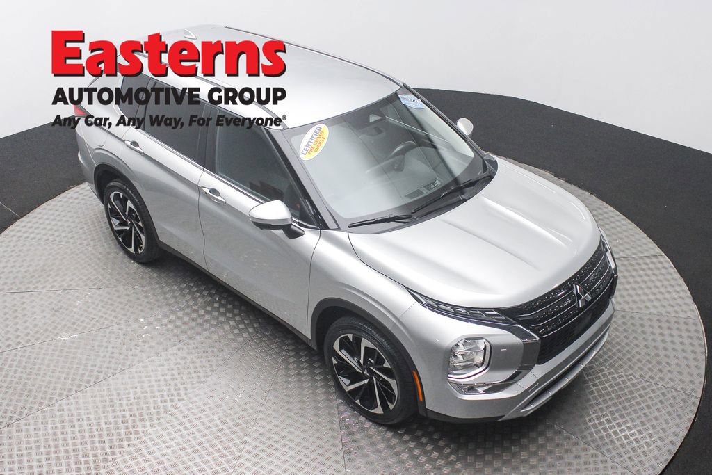 Used 2024 Mitsubishi Outlander SE image 3