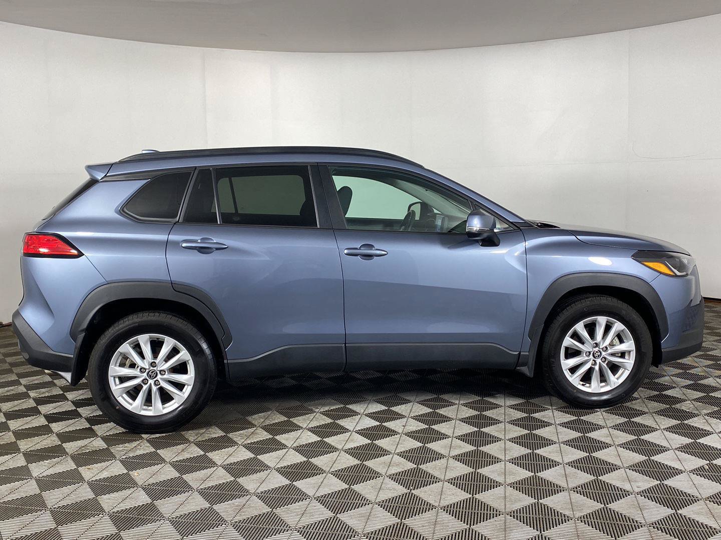 Used 2024 Toyota Corolla Cross LE AWD/4WD image 7