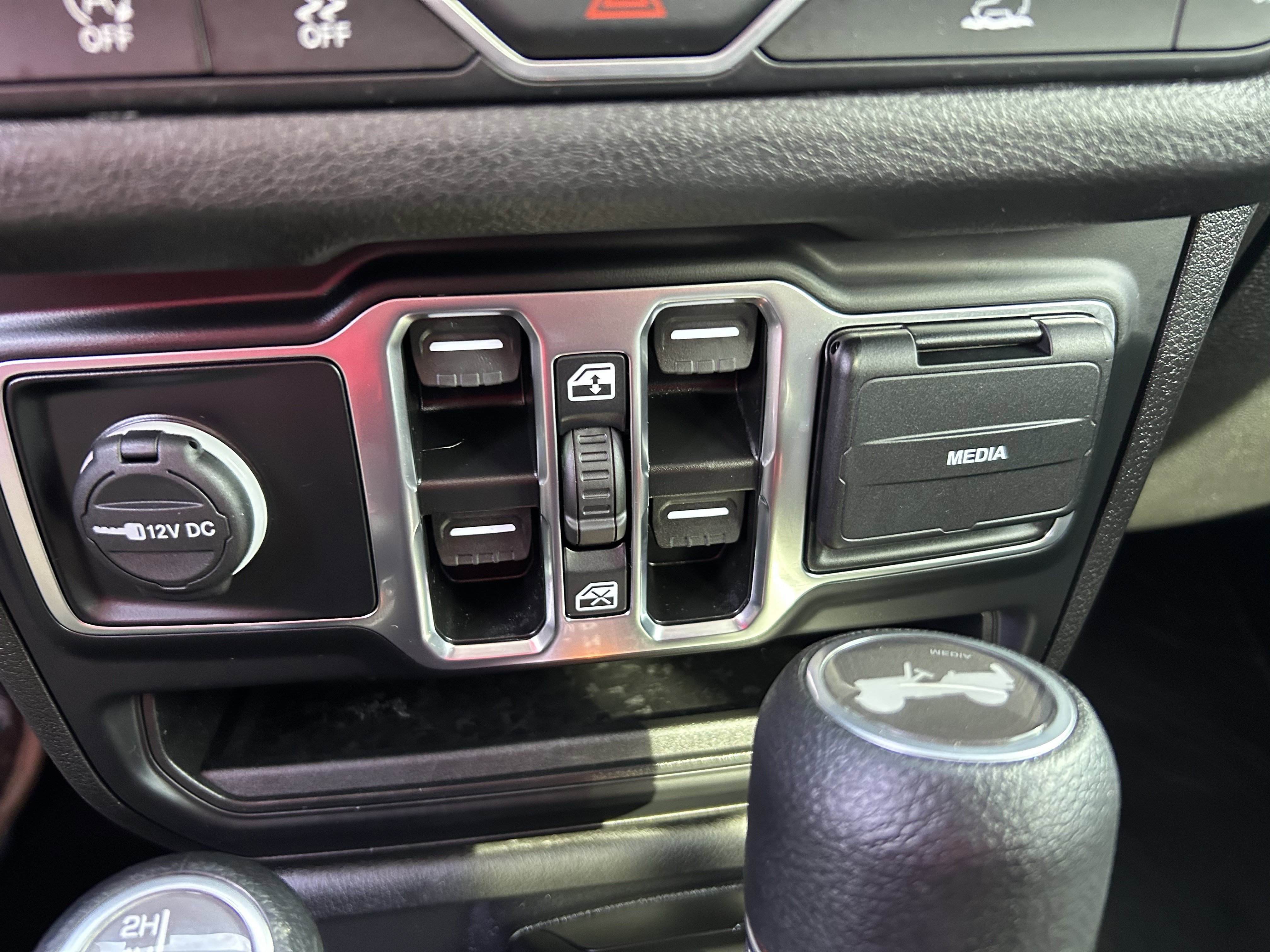 Used 2025 Jeep Wrangler Sport image 14