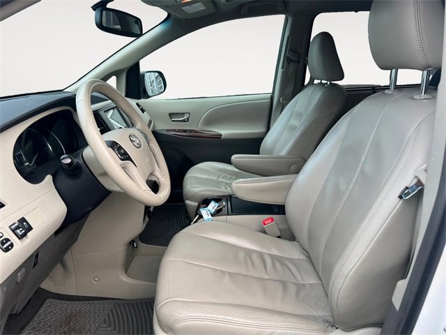 Used 2011 Toyota Sienna XLE image 9