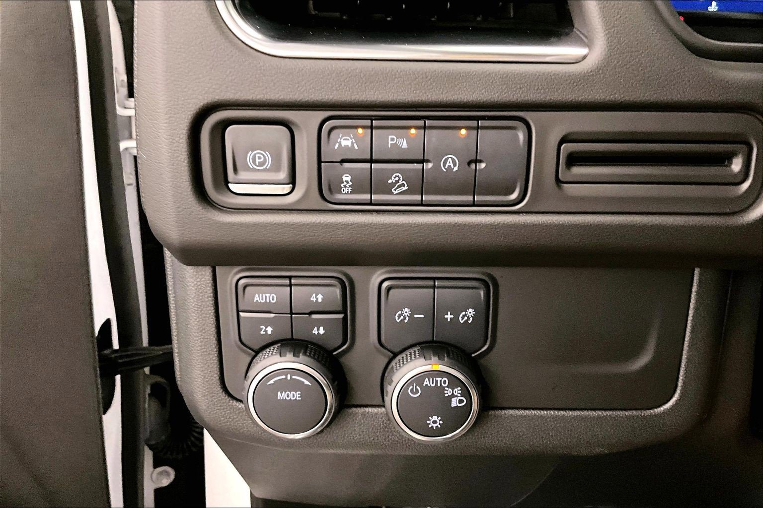 Used 2023 Chevrolet Suburban Premier AWD/4WD image 39