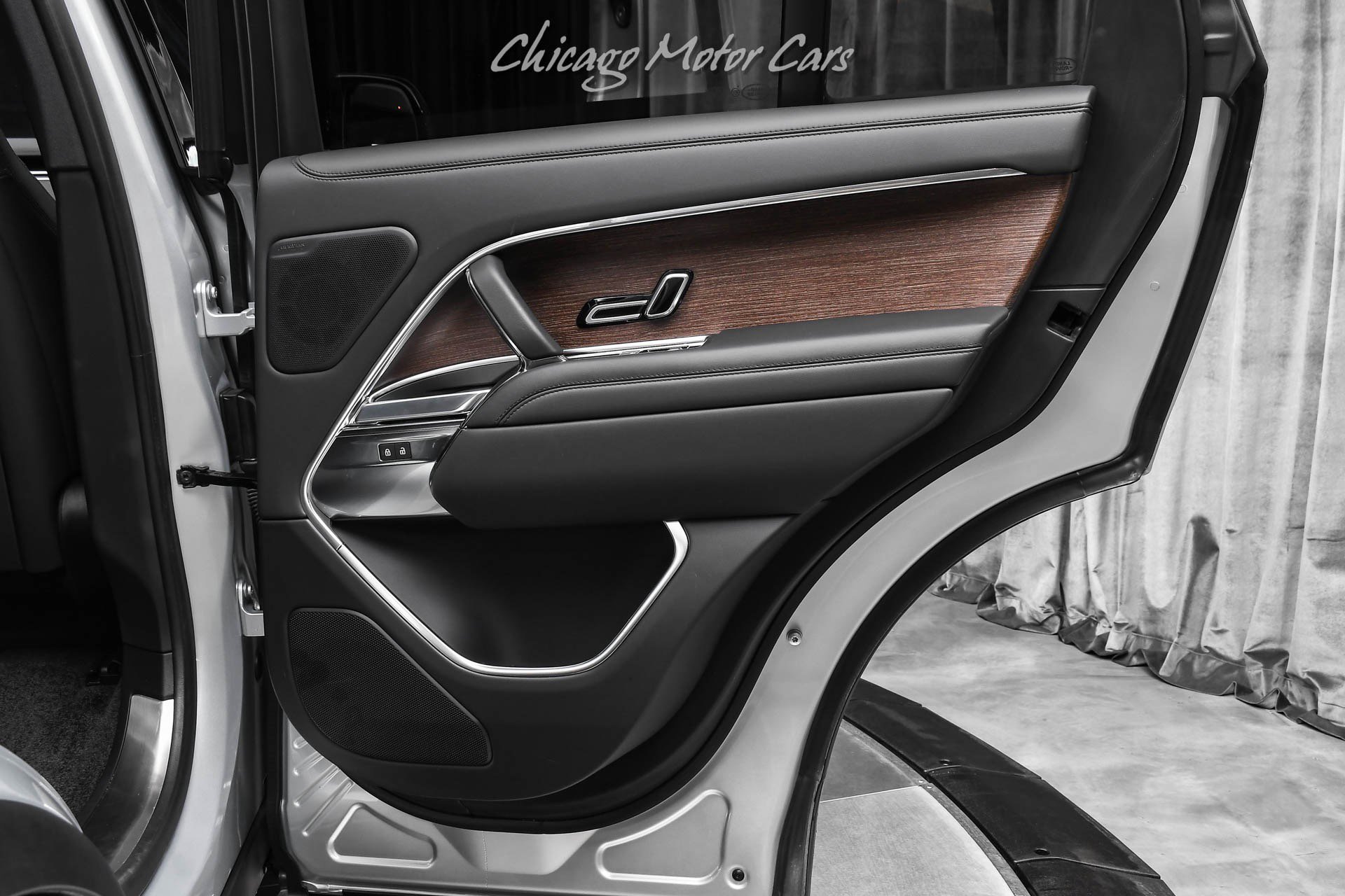 Used 2024 Land Rover Range Rover SE image 38
