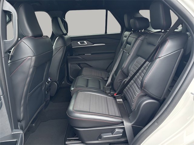 Used 2025 Ford Explorer ST-Line w/ ST-Line Street Pack image 18