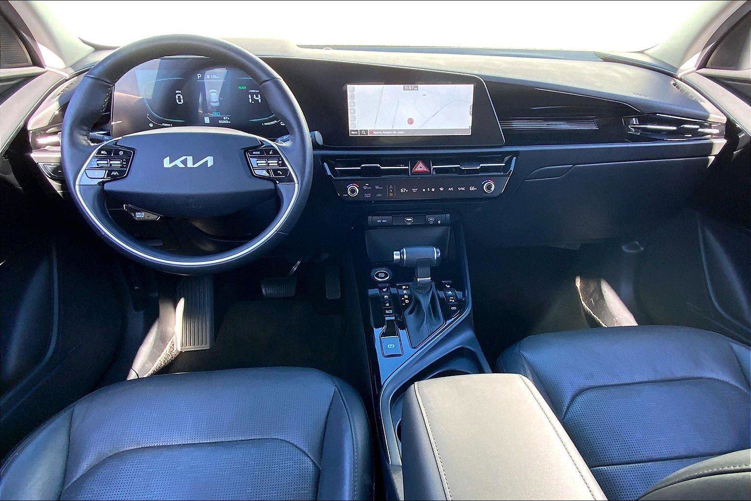 Used 2023 Kia Niro SX image 14