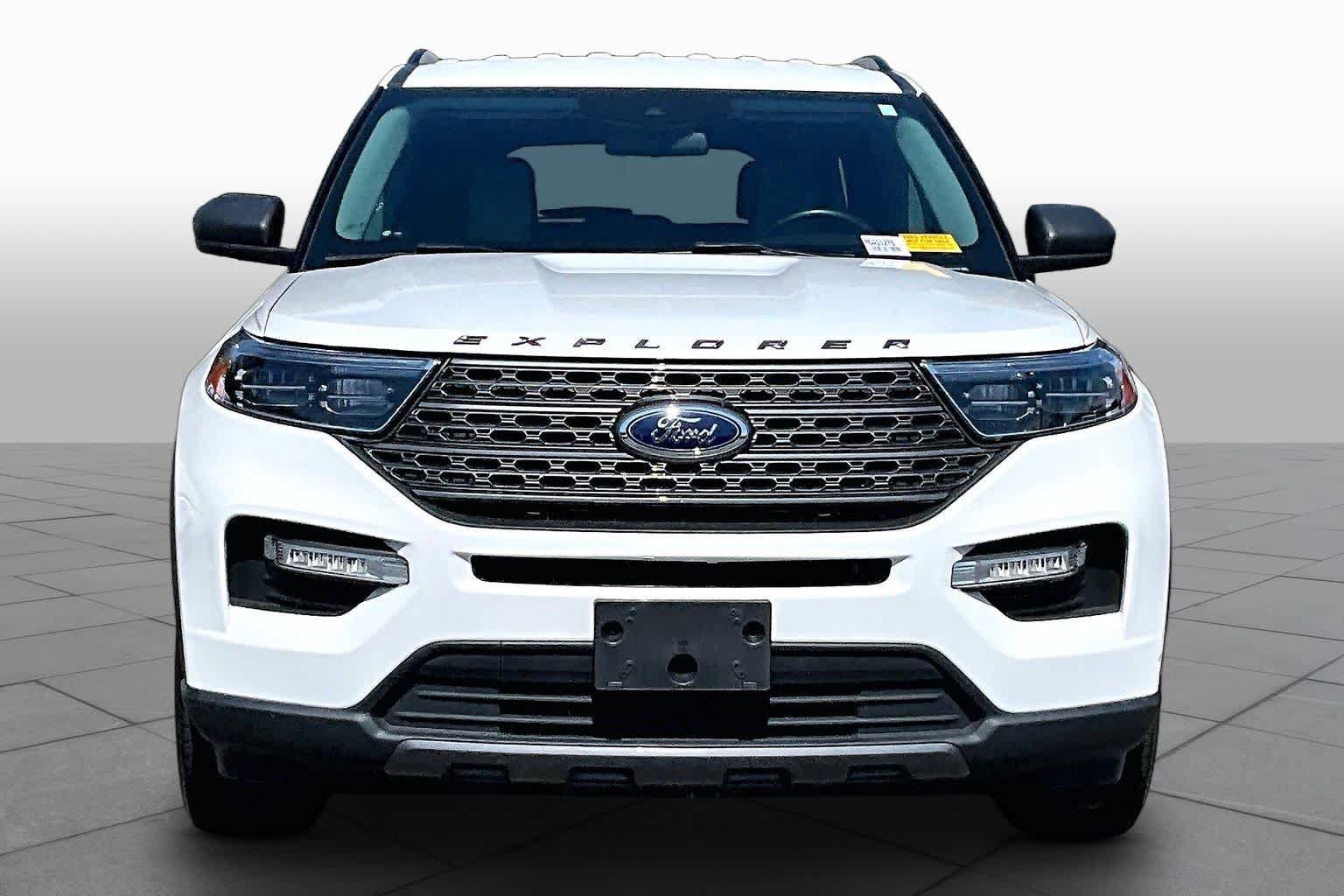 Used 2021 Ford Explorer XLT w/ Equipment Group 202A RWD image 4