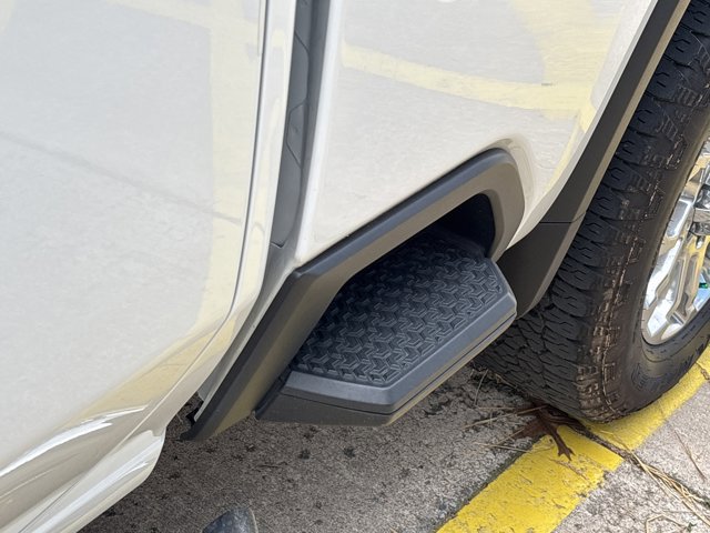 Used 2025 Chevrolet Silverado 2500 LT w/ Z71 Chrome Sport Edition image 17