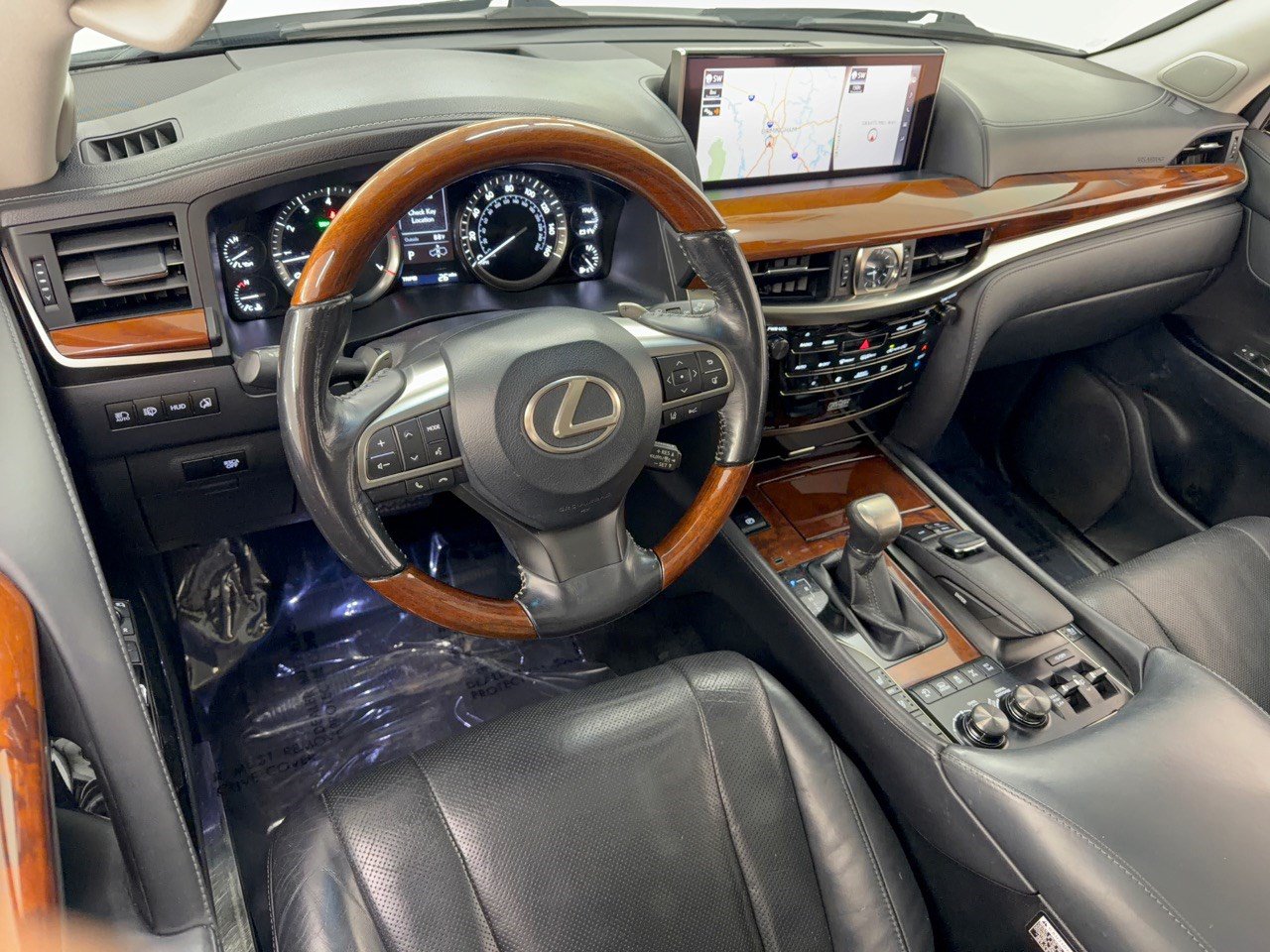 Used 2017 Lexus LX 570 4WD w/ Luxury Package image 4