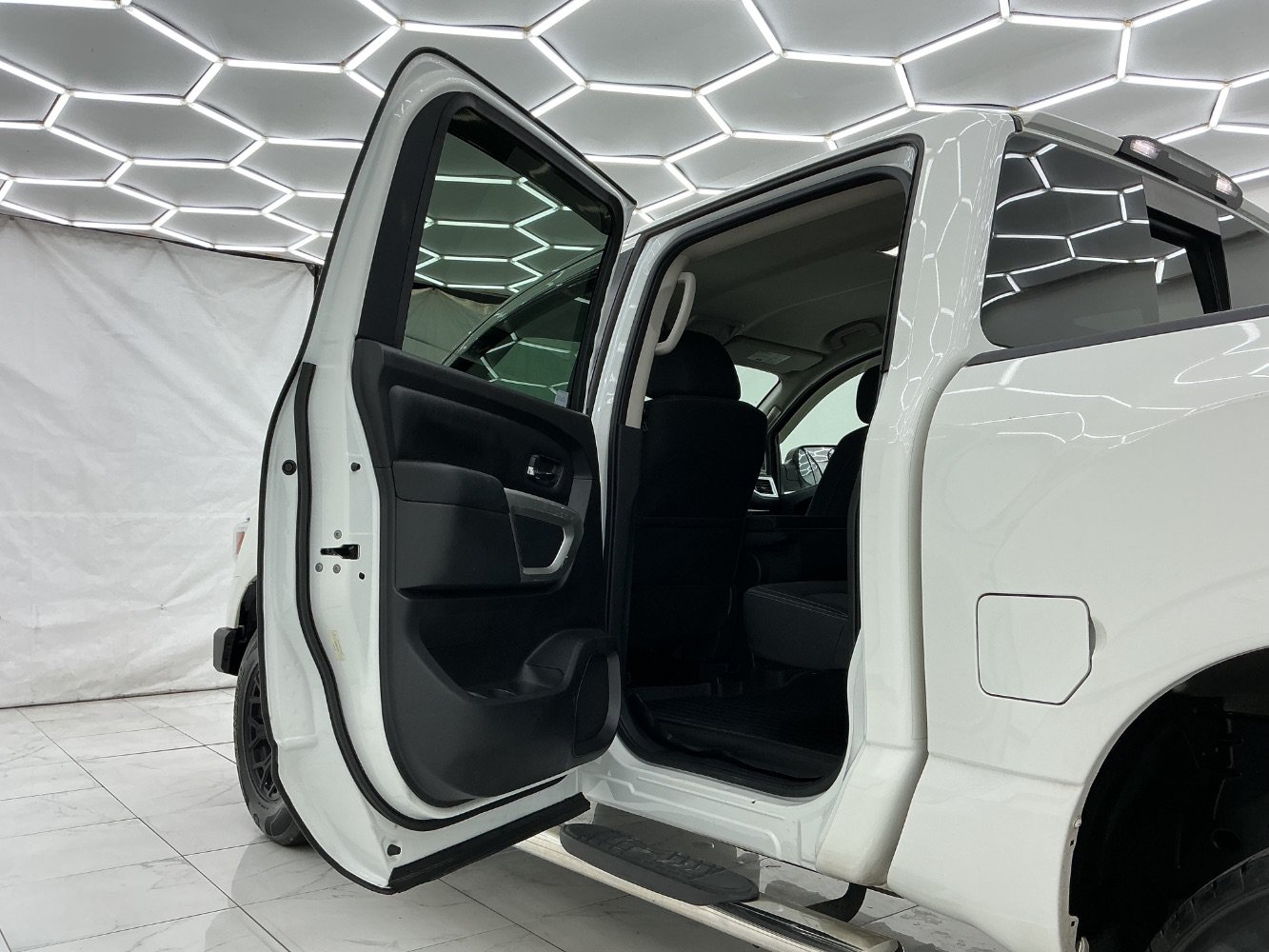 Used 2019 Nissan Titan SV AWD/4WD image 22