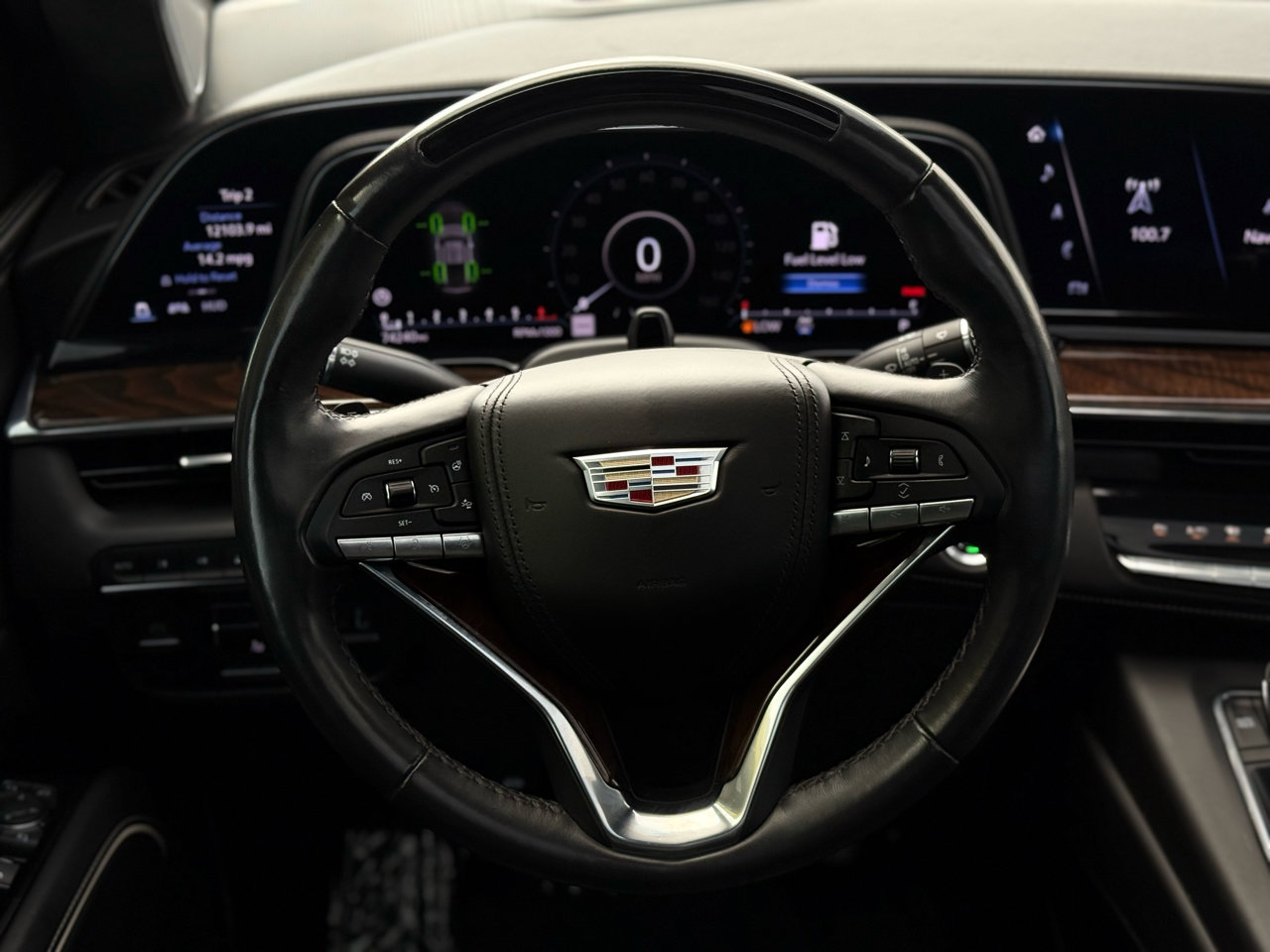 Used 2022 Cadillac Escalade Sport Platinum w/ LPO, ONYX Package image 23