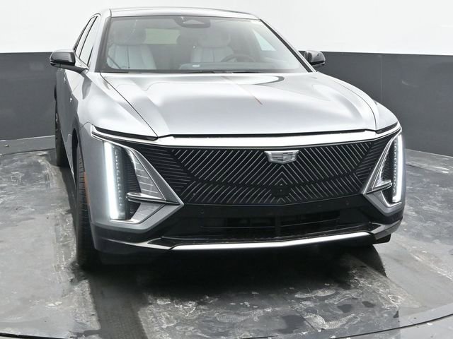 New 2025 Cadillac Lyriq Luxury w/ LPO, Red Accent Package image 3