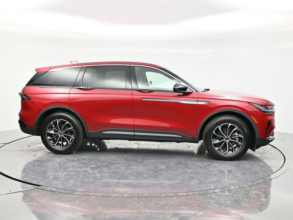 Used 2025 Lincoln Nautilus Premier image 4