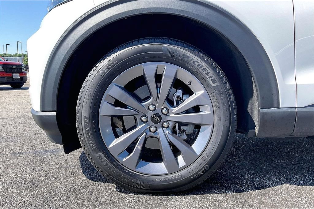 Used 2024 Ford Explorer XLT w/ Equipment Group 202A AWD/4WD image 10