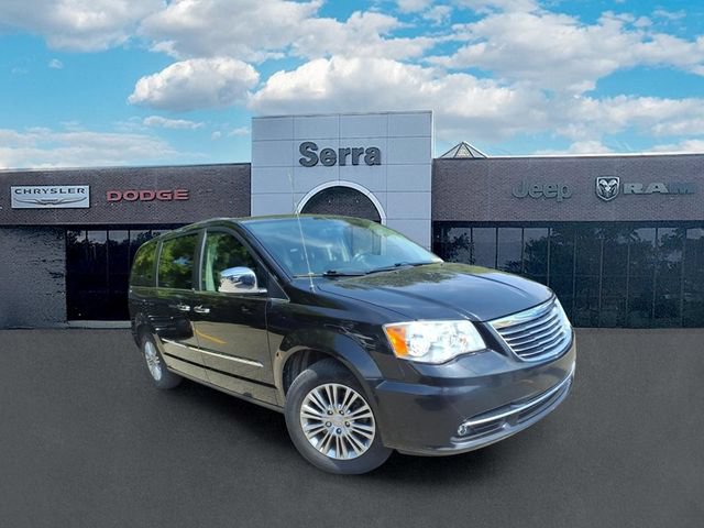 Used 2013 Chrysler Town & Country Touring-L w/ Driver Convenience Group FWD image 1