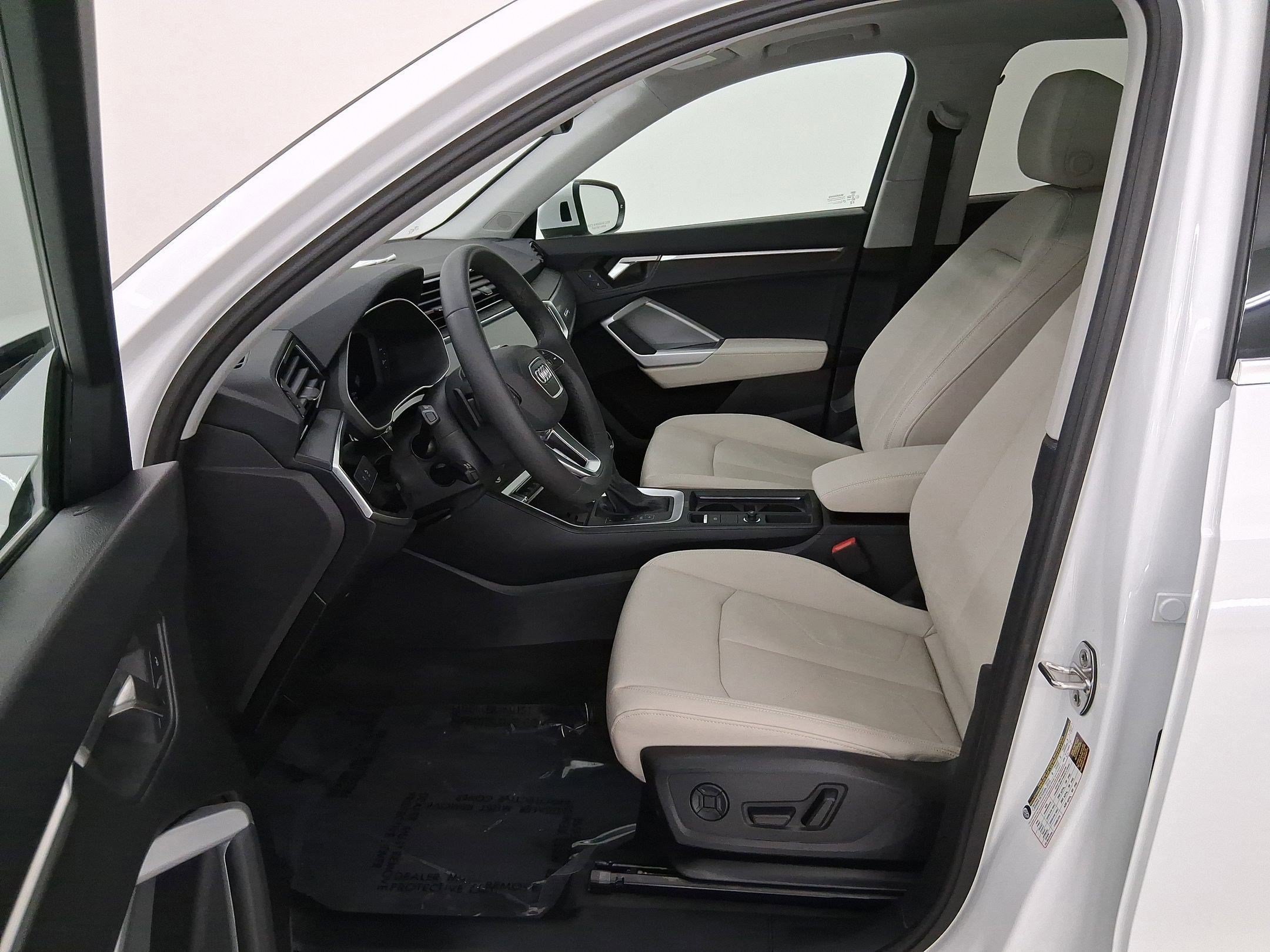 Used 2025 Audi Q3 2.0T Premium w/ Convenience Package AWD/4WD image 5