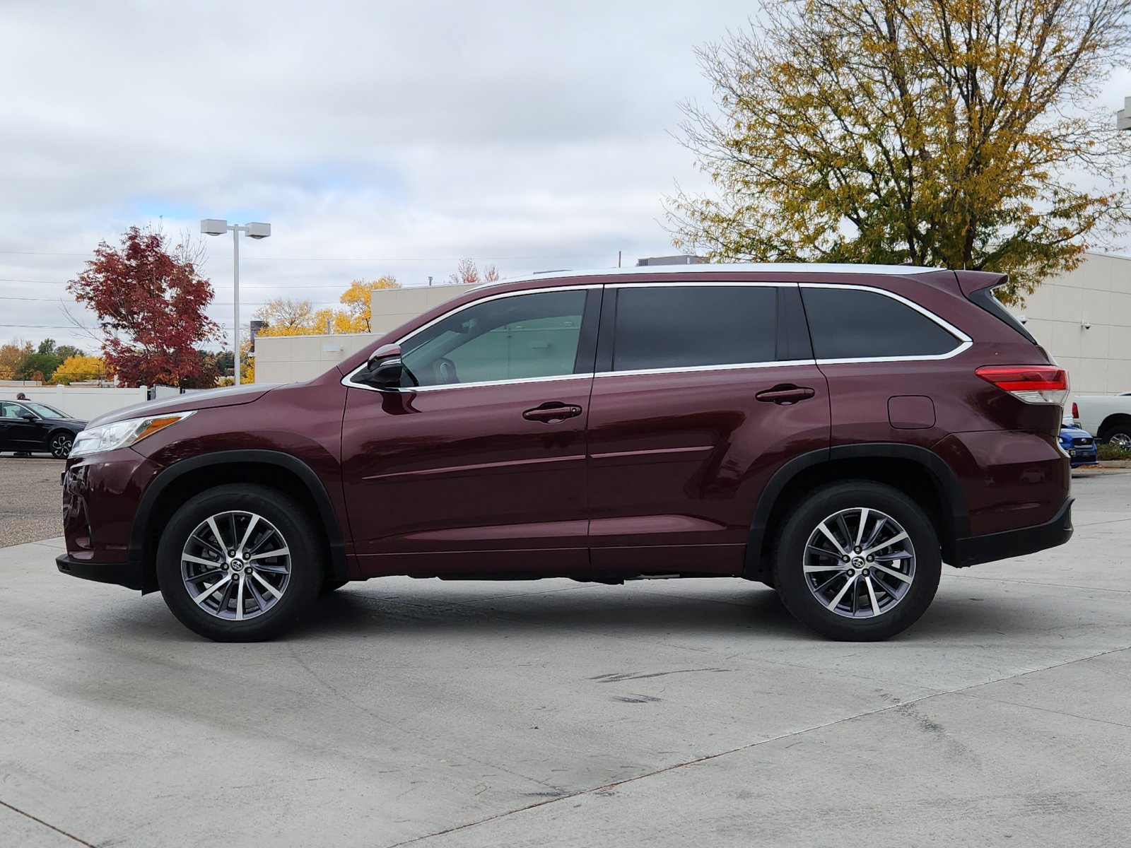 Used 2018 Toyota Highlander XLE FWD image 2