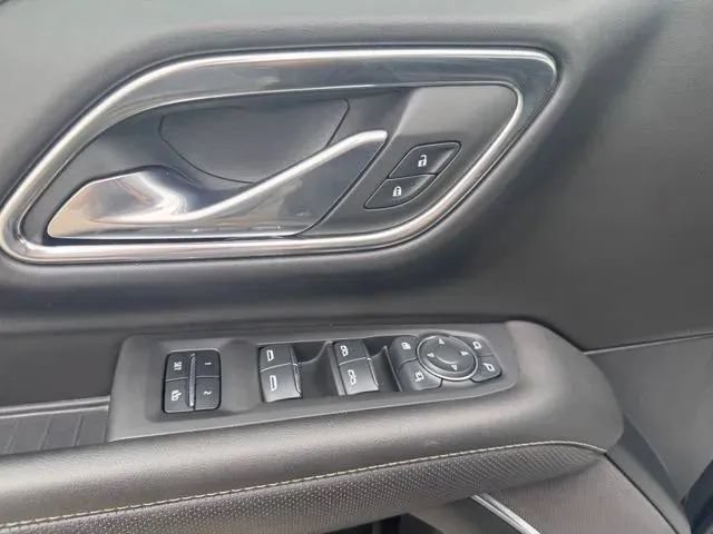 Used 2024 Chevrolet Suburban Premier AWD/4WD image 12
