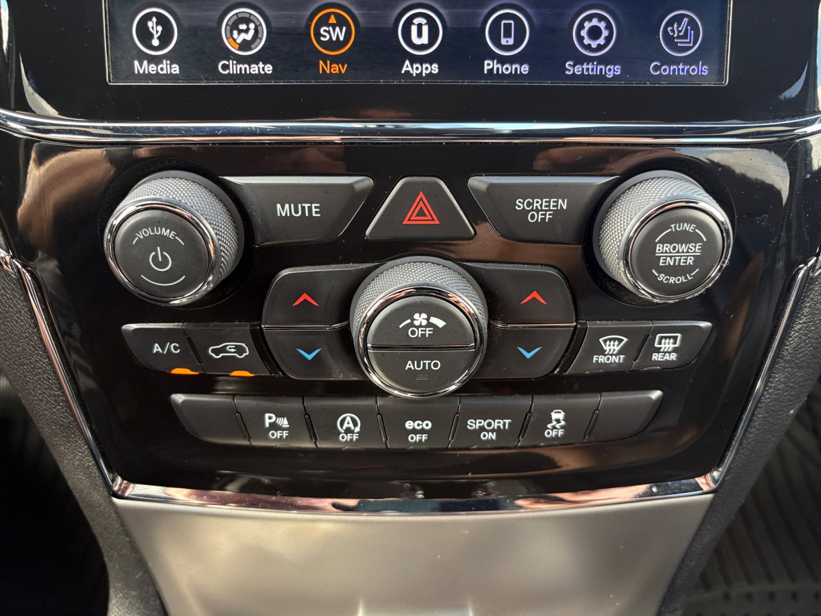 Used 2021 Jeep Grand Cherokee Limited image 17