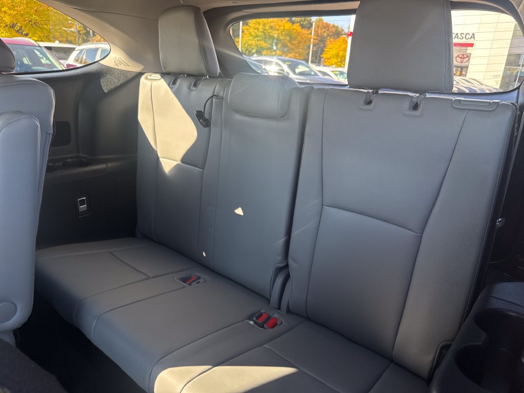 Used 2024 Toyota Highlander XLE AWD/4WD image 42