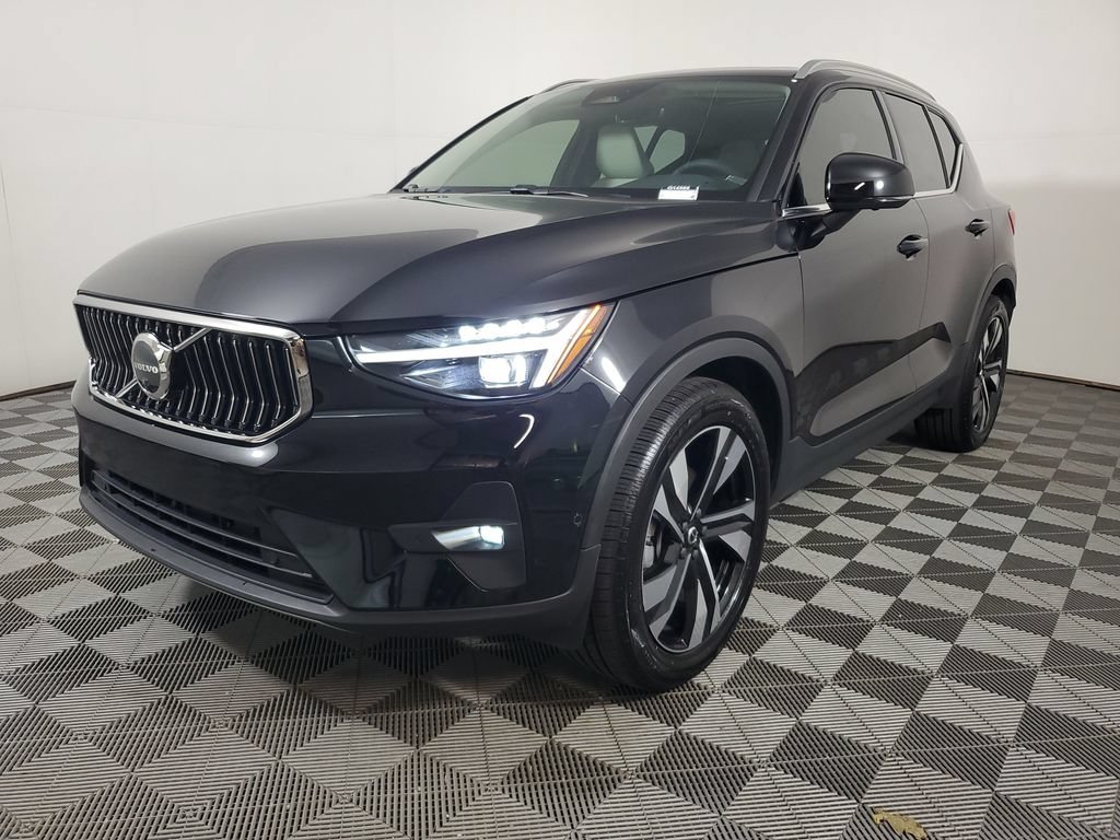 Certified 2023 Volvo XC40 B5 Ultimate w/ Protection Package Premier AWD/4WD image 4