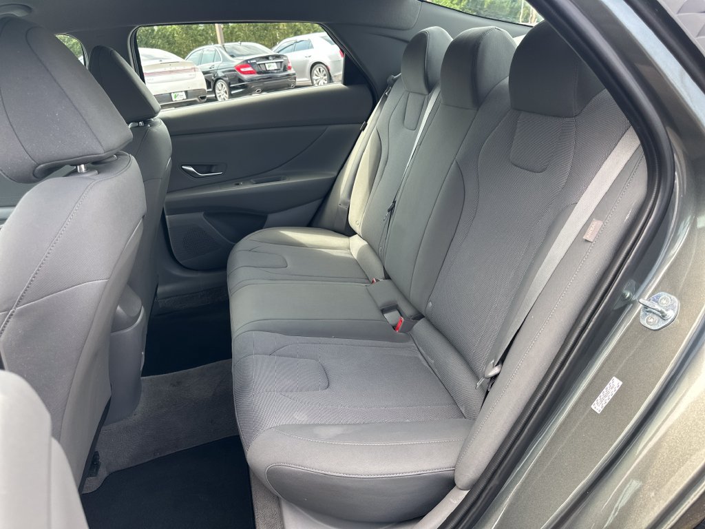 Used 2024 Hyundai Elantra SE FWD image 16
