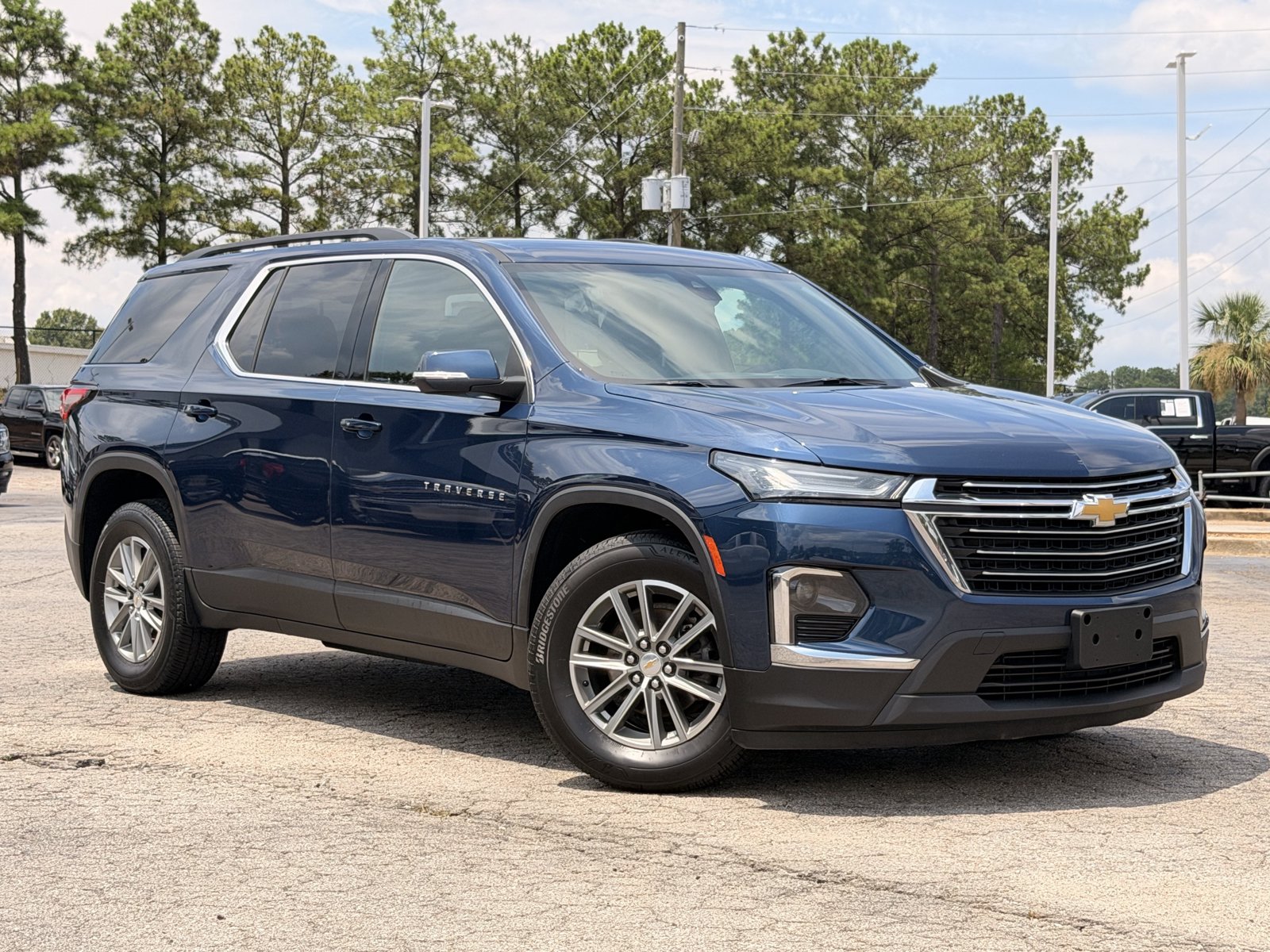 Used 2023 Chevrolet Traverse LT AWD/4WD image 2