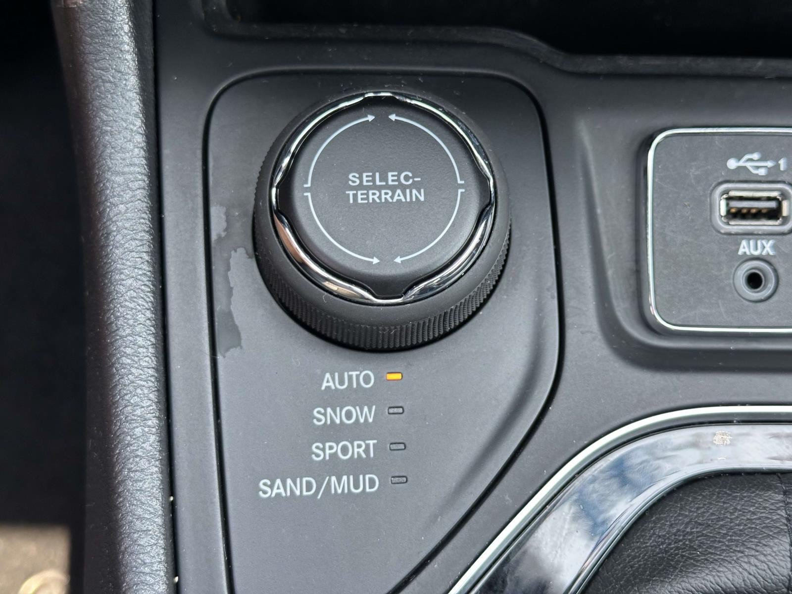 Certified 2020 Jeep Cherokee Limited AWD/4WD image 28