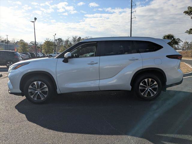 Certified 2024 Toyota Highlander XLE image 6