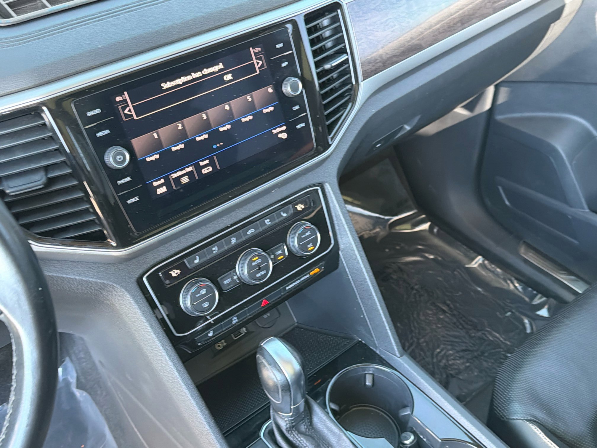 Used 2018 Volkswagen Atlas SEL Premium image 27