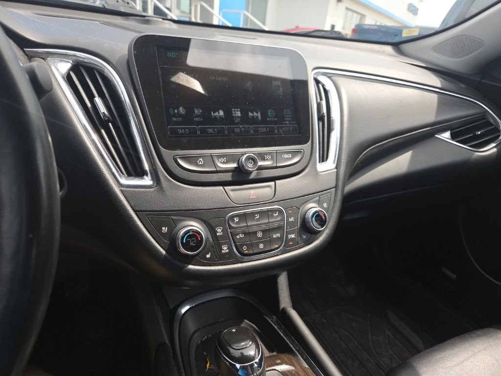 Used 2018 Chevrolet Malibu Premier FWD image 11