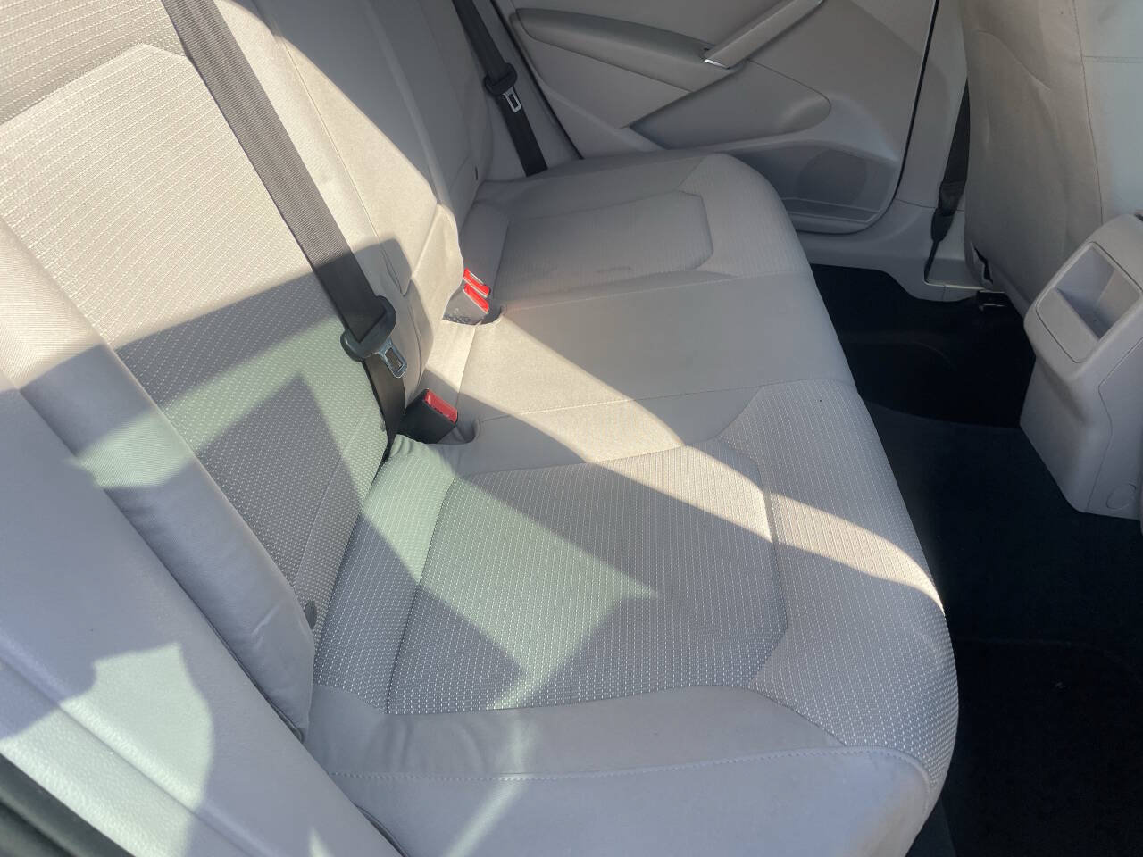 Used 2018 Volkswagen Passat 2.0T S FWD image 15