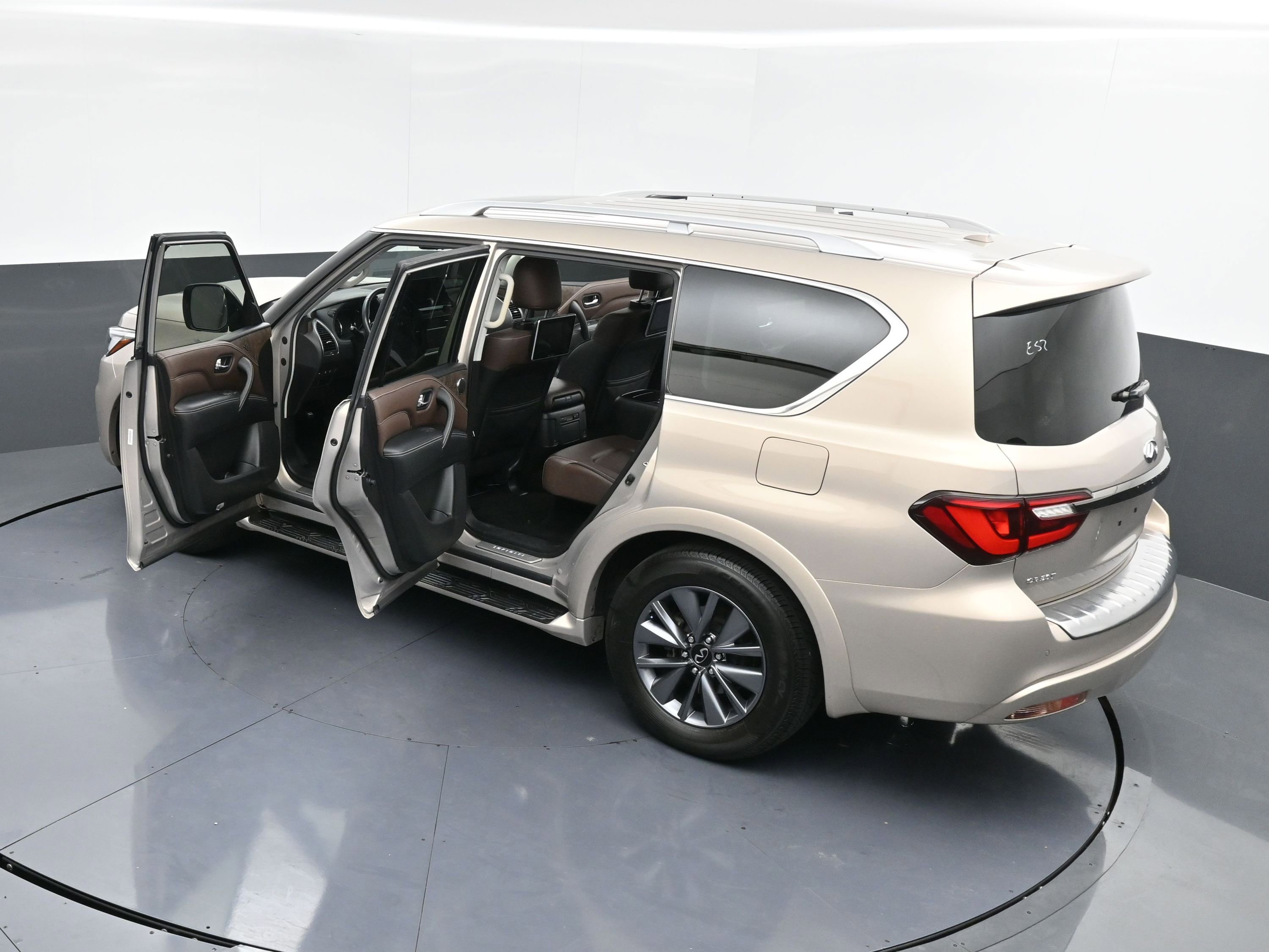 Used 2023 INFINITI QX80 Premium Select w/ All-Season Package image 50