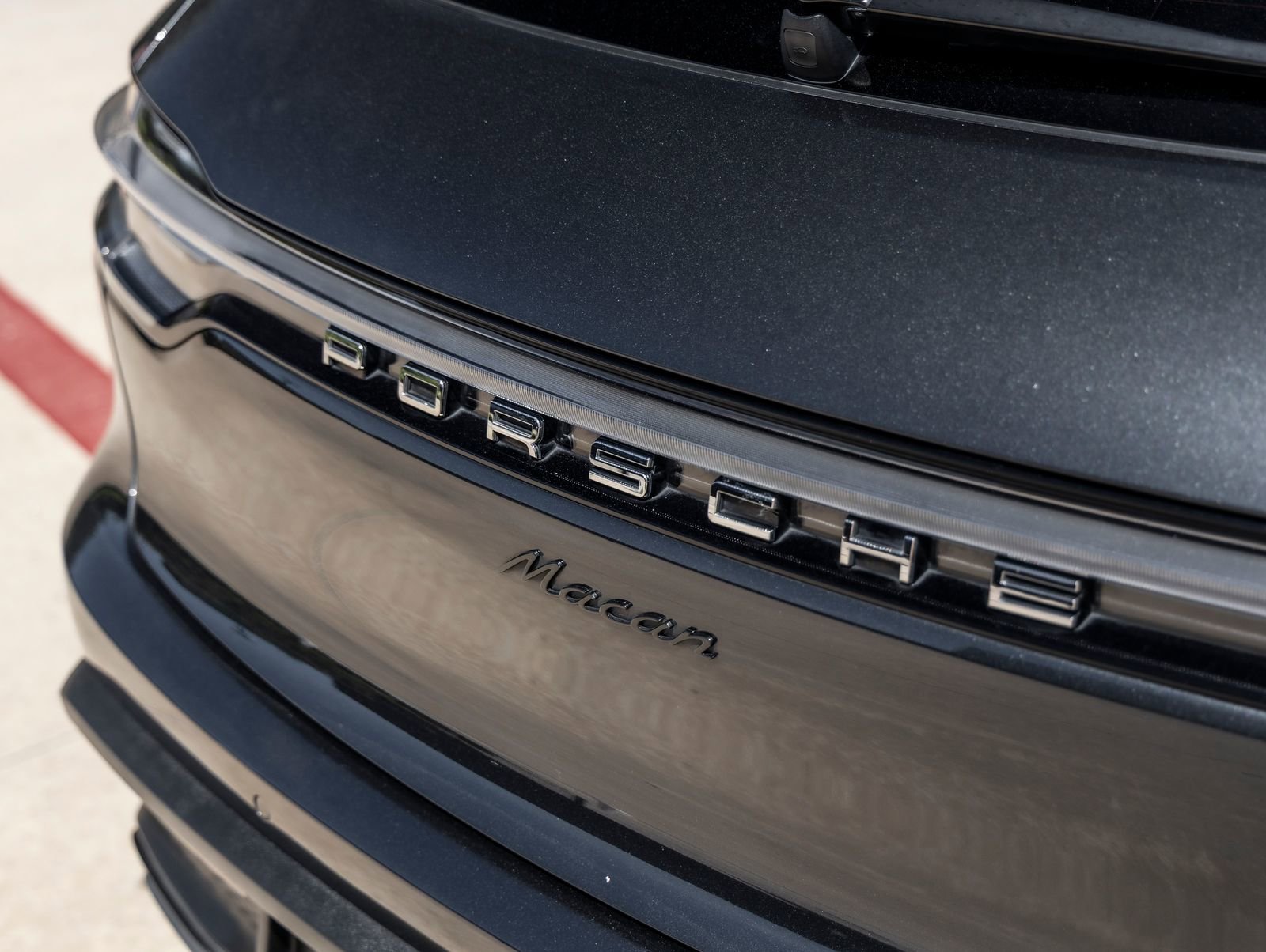 Certified 2022 Porsche Macan AWD/4WD image 15