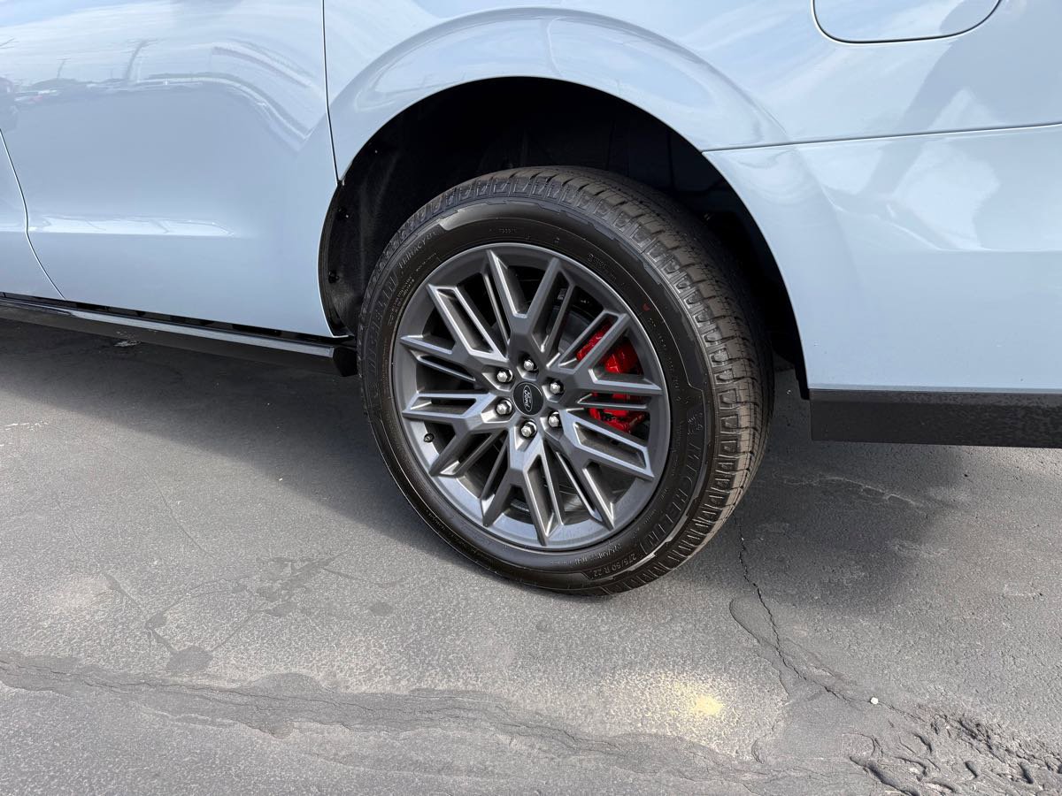 New 2025 Ford Expedition Max Platinum image 9