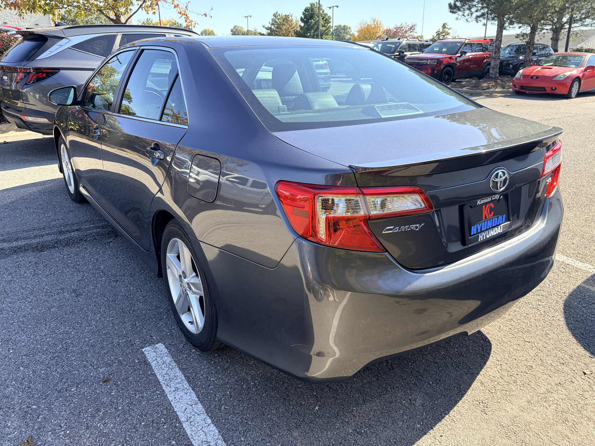 Used 2014 Toyota Camry SE FWD image 3