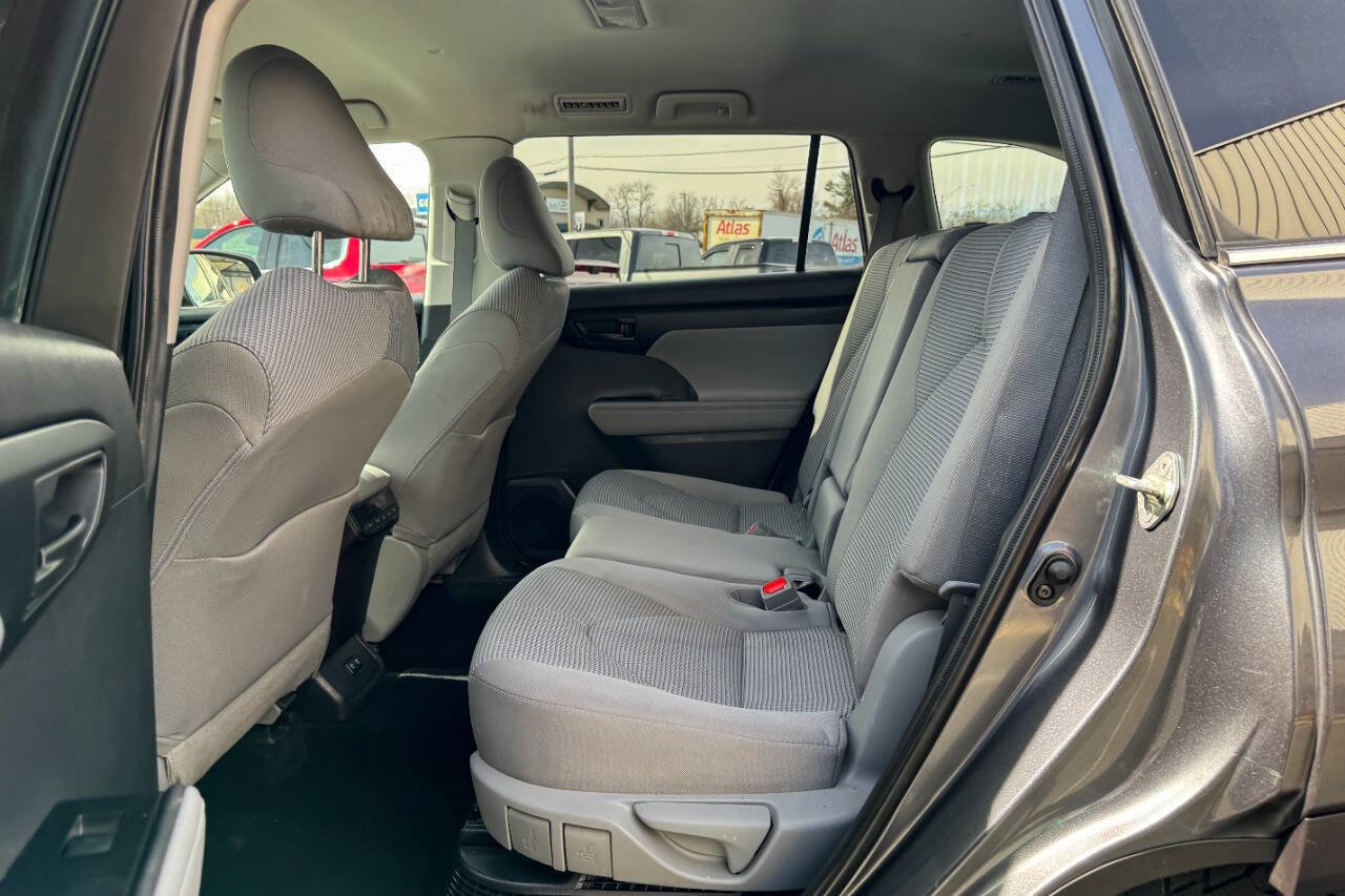 Used 2020 Toyota Highlander LE image 20