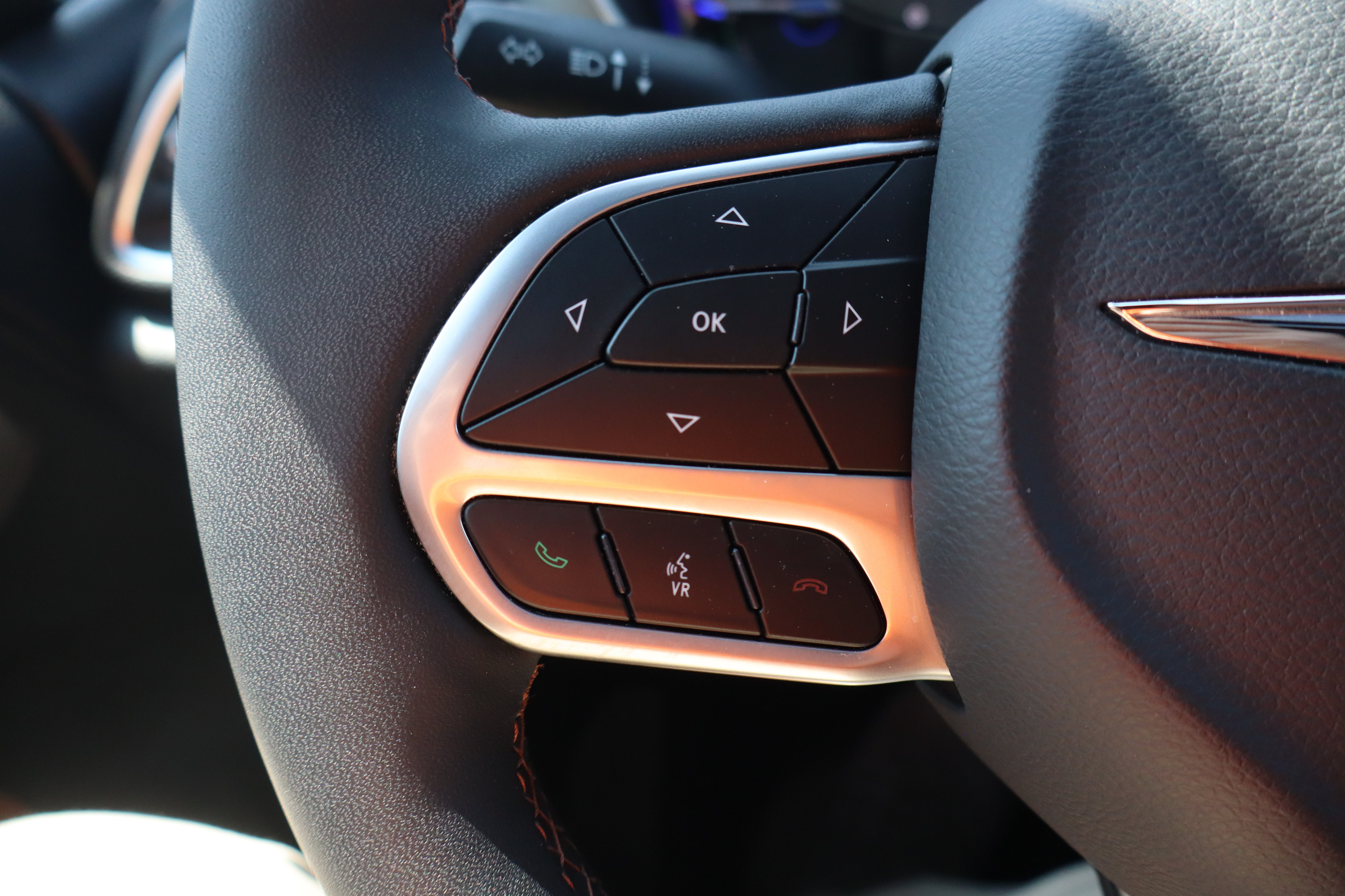 Used 2025 Chrysler Pacifica Pinnacle FWD image 17