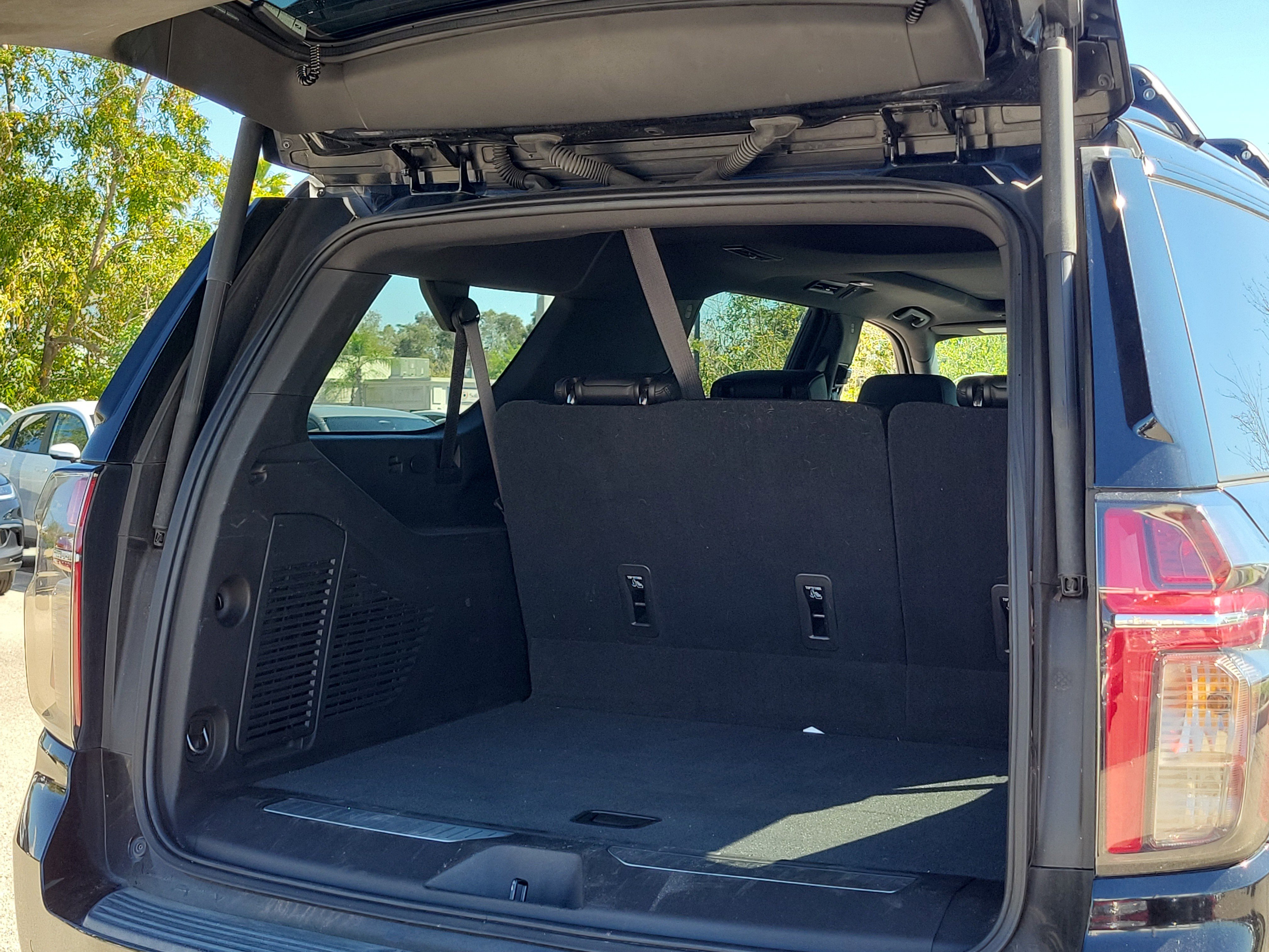 Used 2021 Chevrolet Suburban Z71 w/ Luxury Package image 10