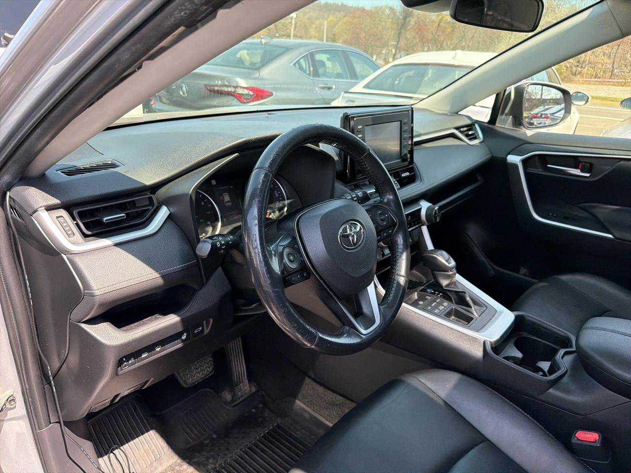 Used 2019 Toyota RAV4 XLE Premium w/ Cold Weather Package AWD/4WD image 18