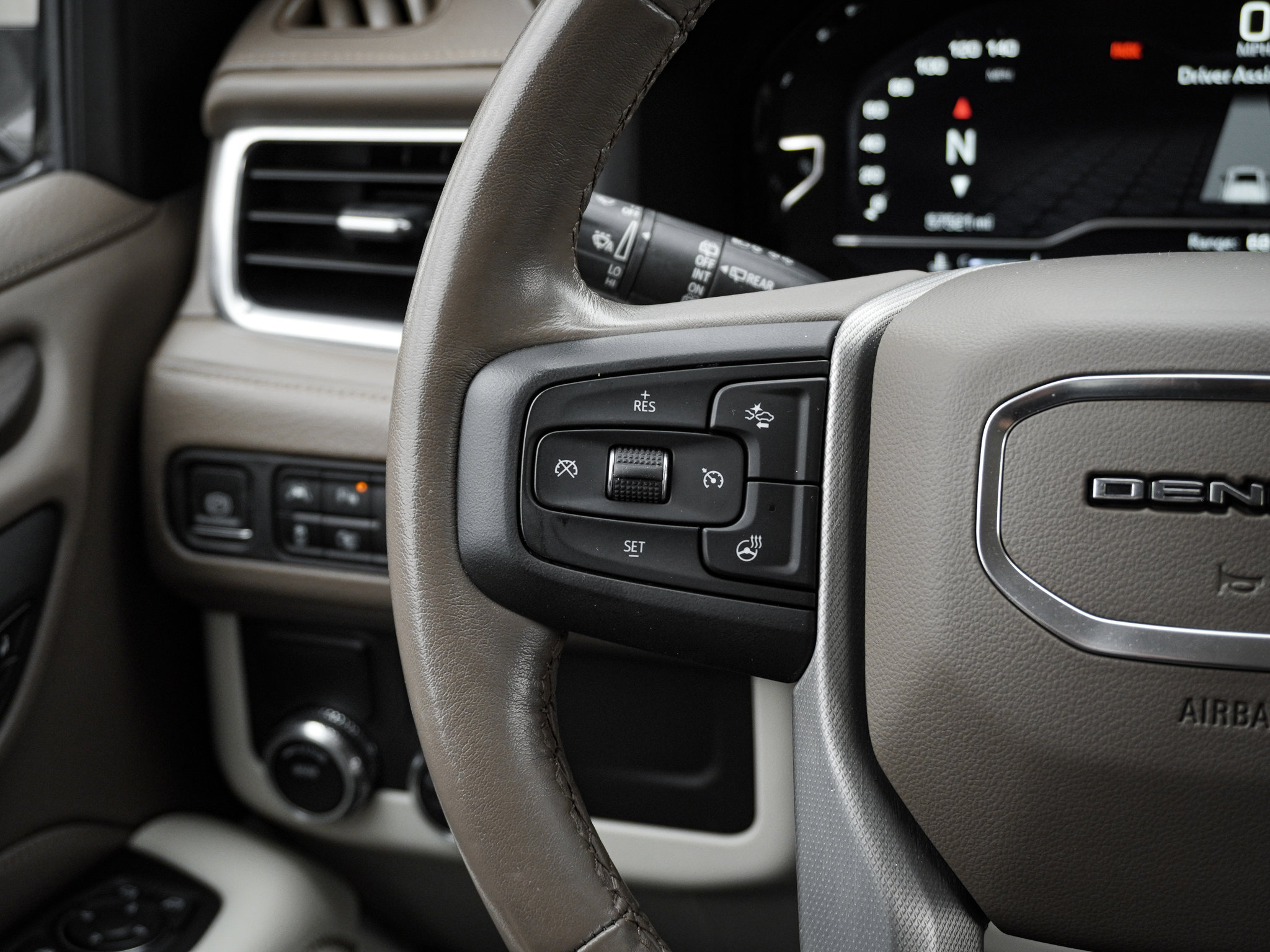 Used 2022 GMC Yukon XL Denali image 19