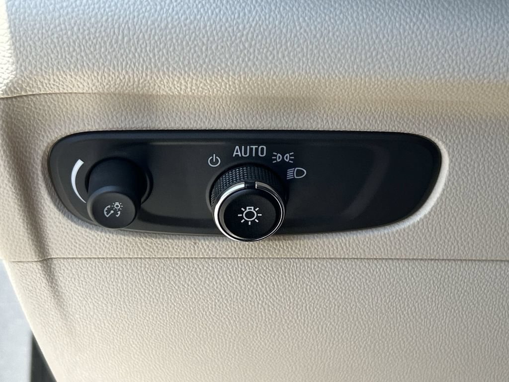 Used 2023 Buick Envision Preferred FWD image 18