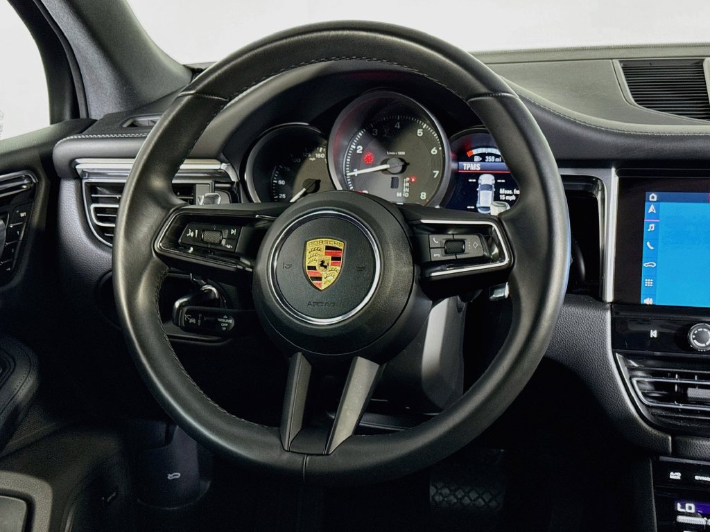 Certified 2025 Porsche Macan AWD/4WD image 12